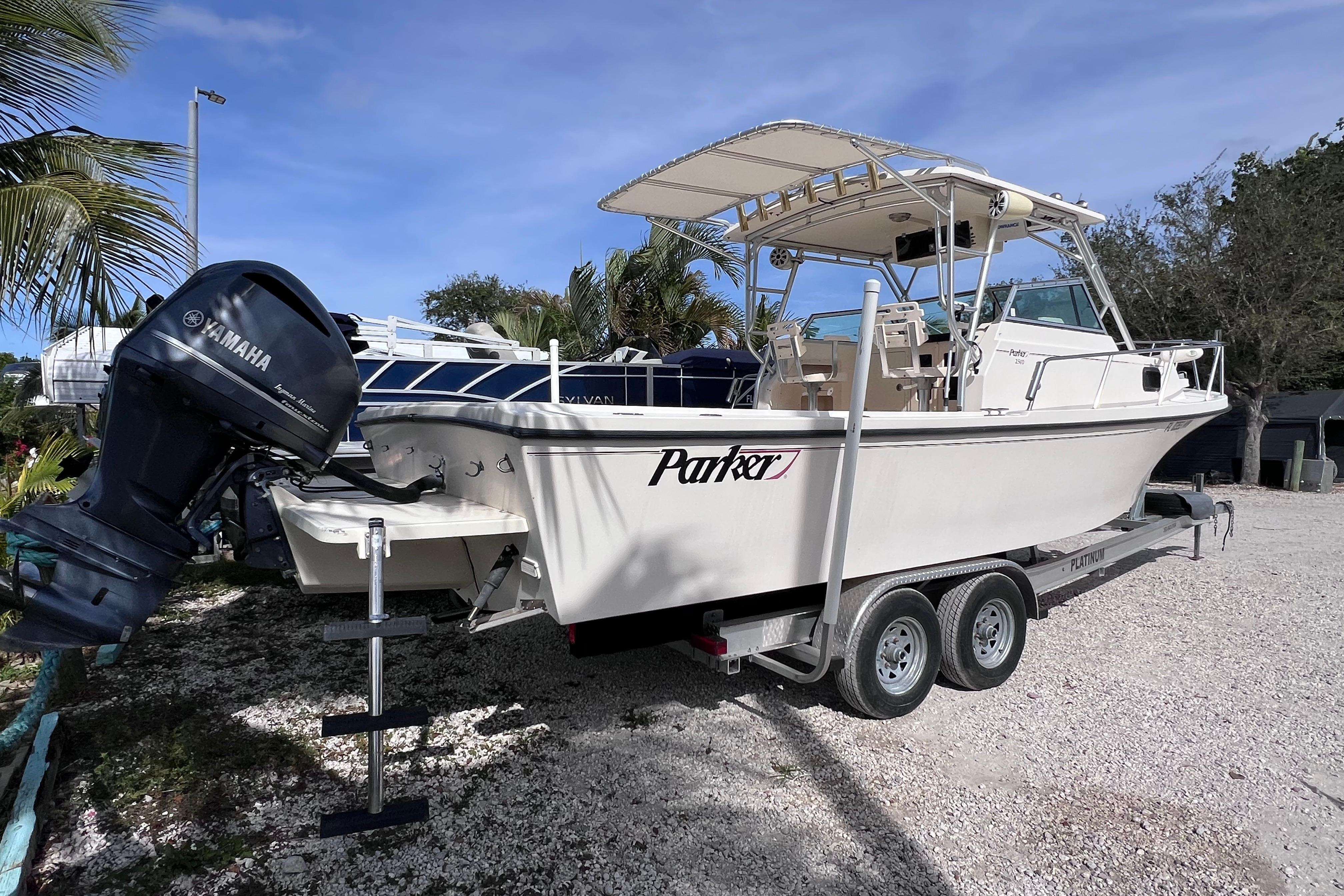 2005 Parker 2510 Walkaround