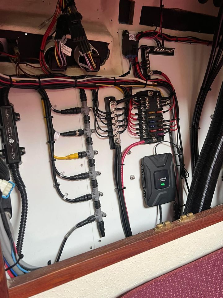 Electrical system of a 2000 Sea Sport Pacific 32 boat.