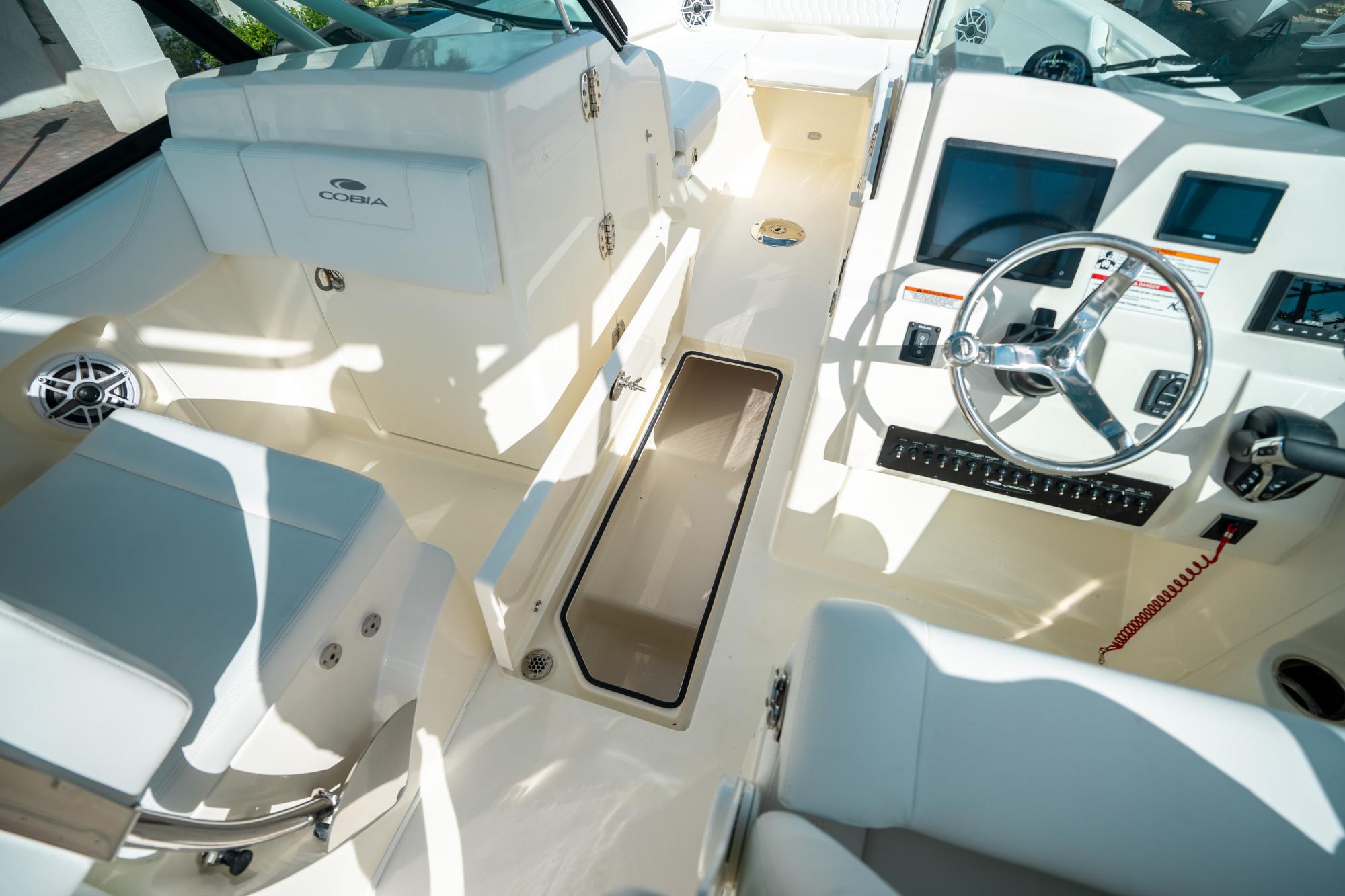 2025 Cobia 240 Dual Console - 30