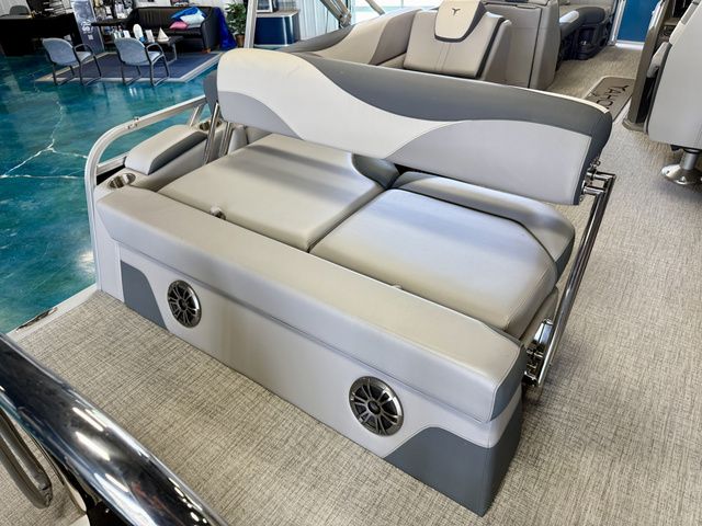 2025 Tahoe LTZ - 23 FT Cruise Rear Bench - 21