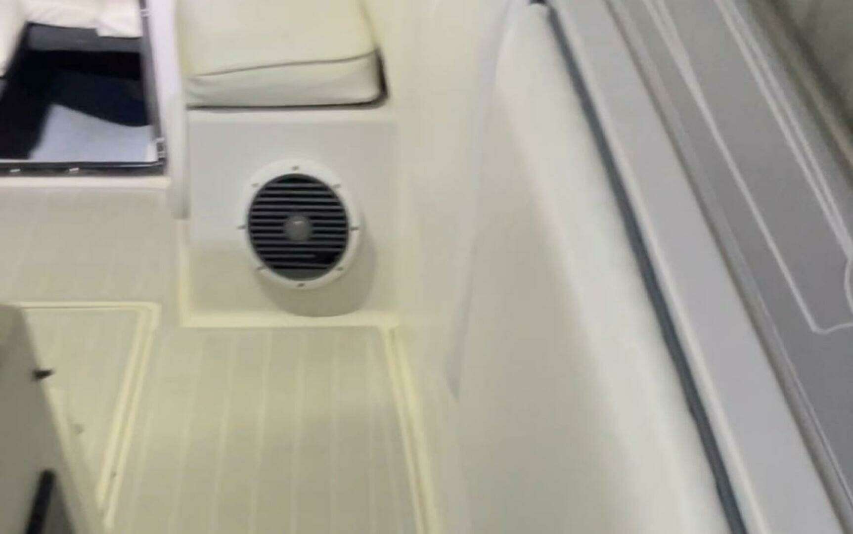 1990 Wellcraft Scarab 30 Sport - Image 39