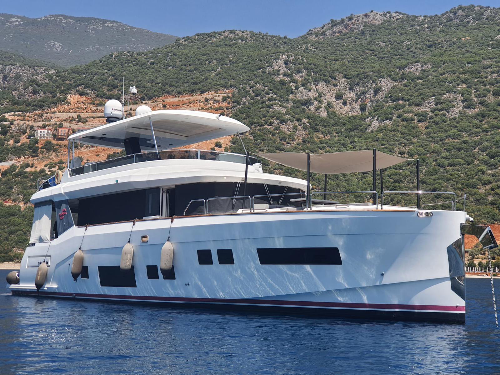 2017 Sirena 64