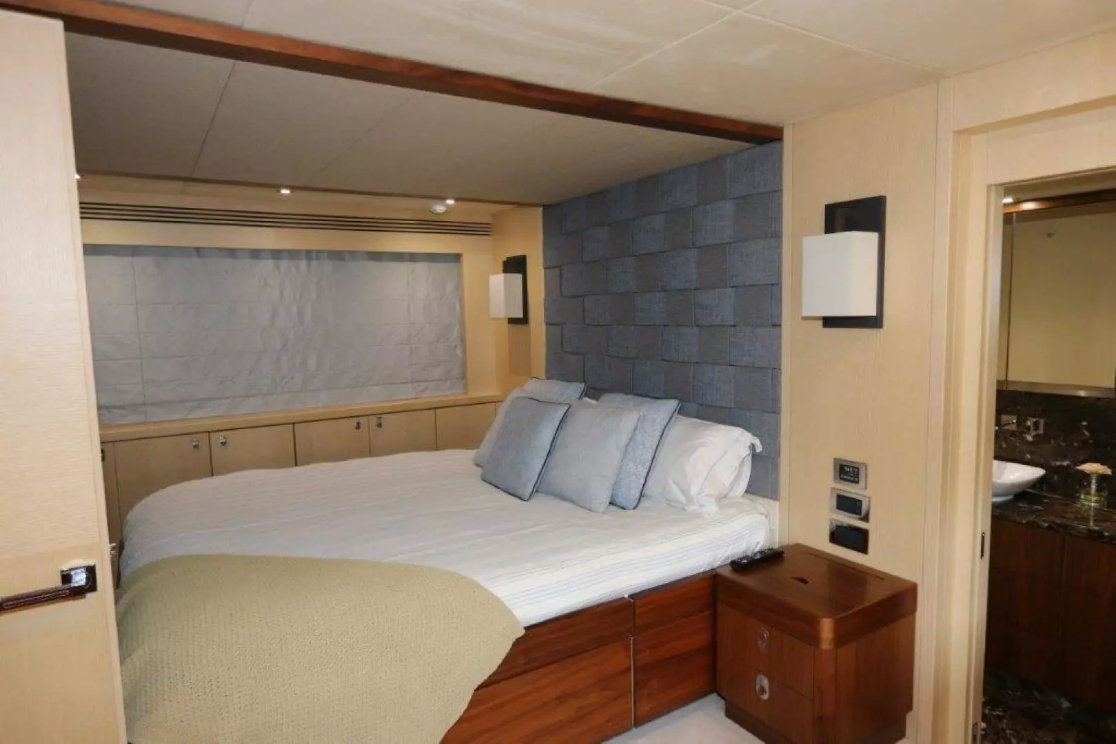 2015 Sunseeker Yacht - Image 24