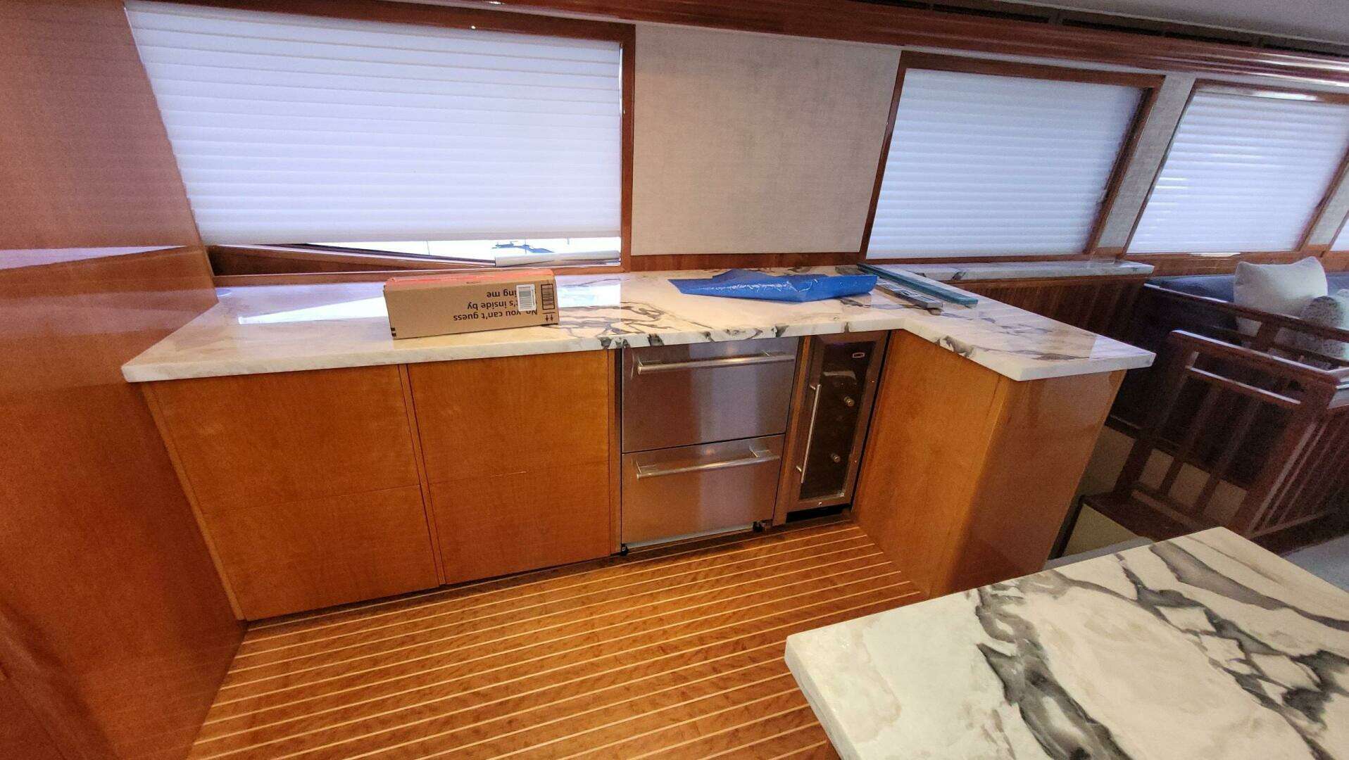 2000 Hatteras 75 Sport Deck - Image 6
