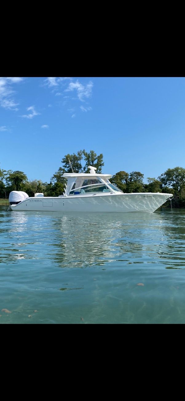 2023 Cobia 330