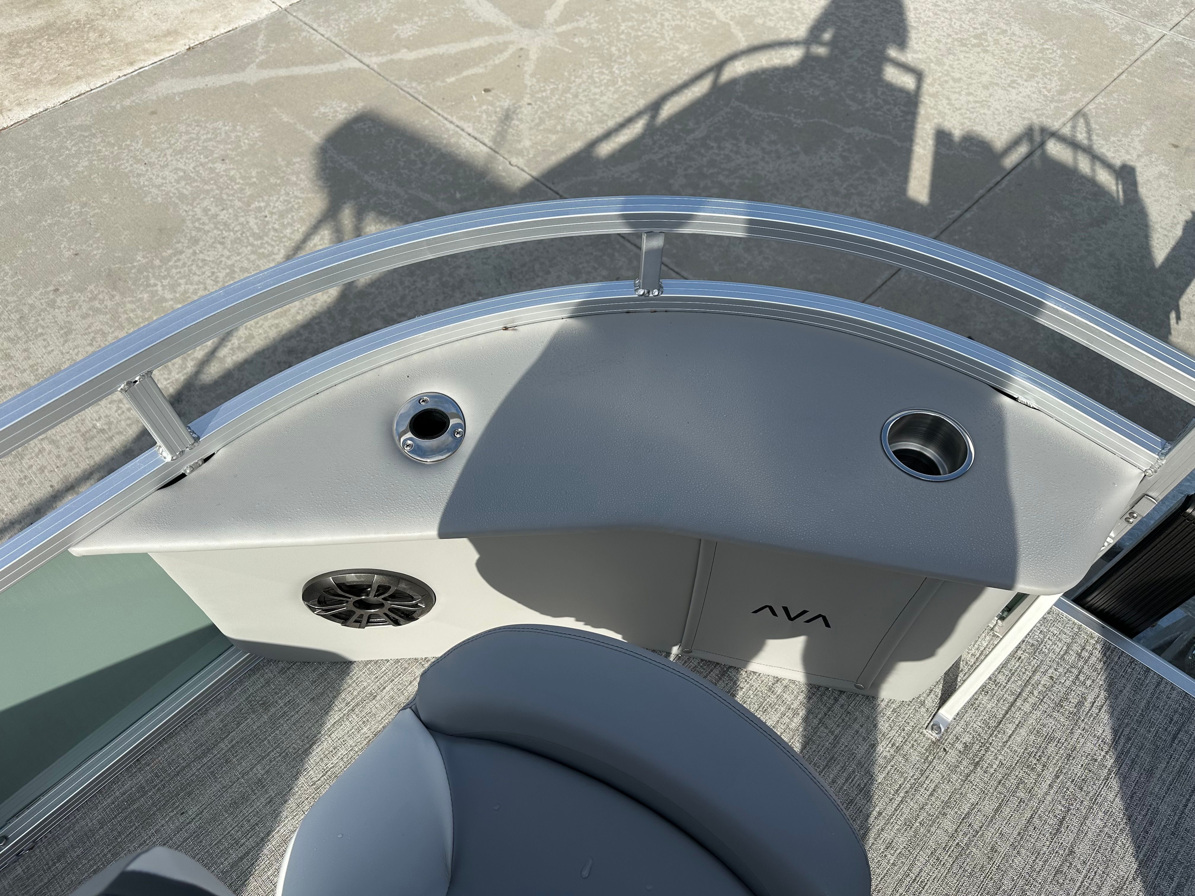 2026 Avalon Venture 85 Rear Fish - 21' - 15