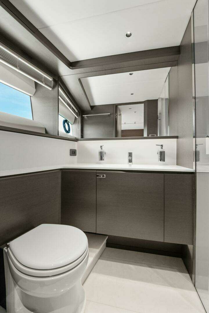 2025 Princess Y95 - Image 58