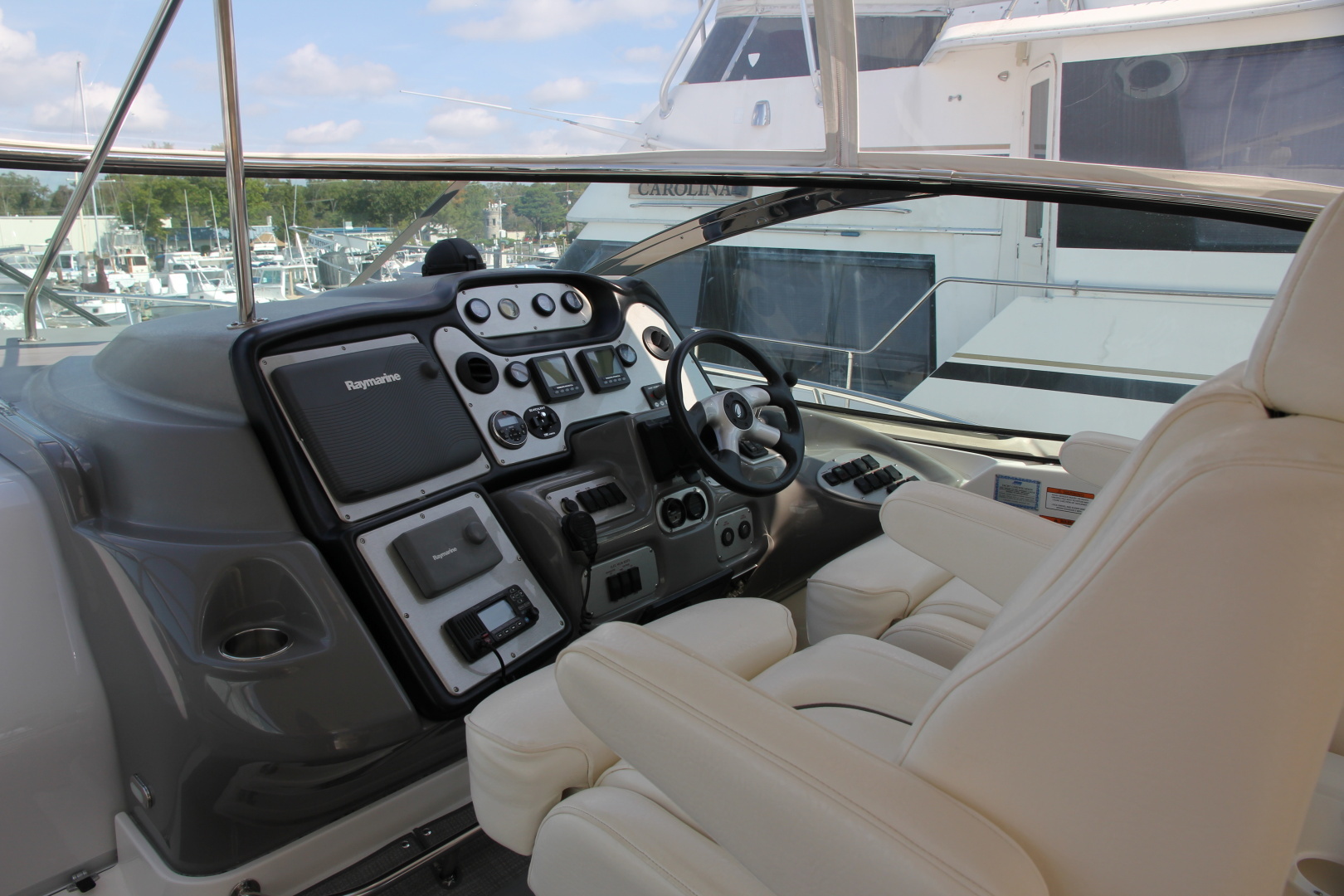 2007 Cruisers Yachts 520 EXPRESS - Image 2