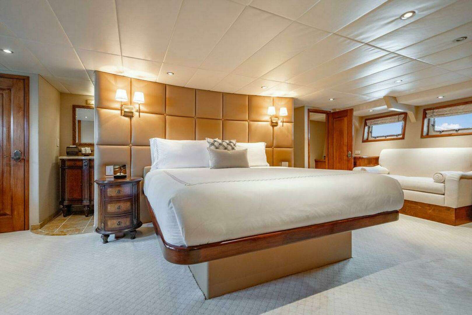 2009 Crystal Yachts Enclosed Pilothouse - Image 15
