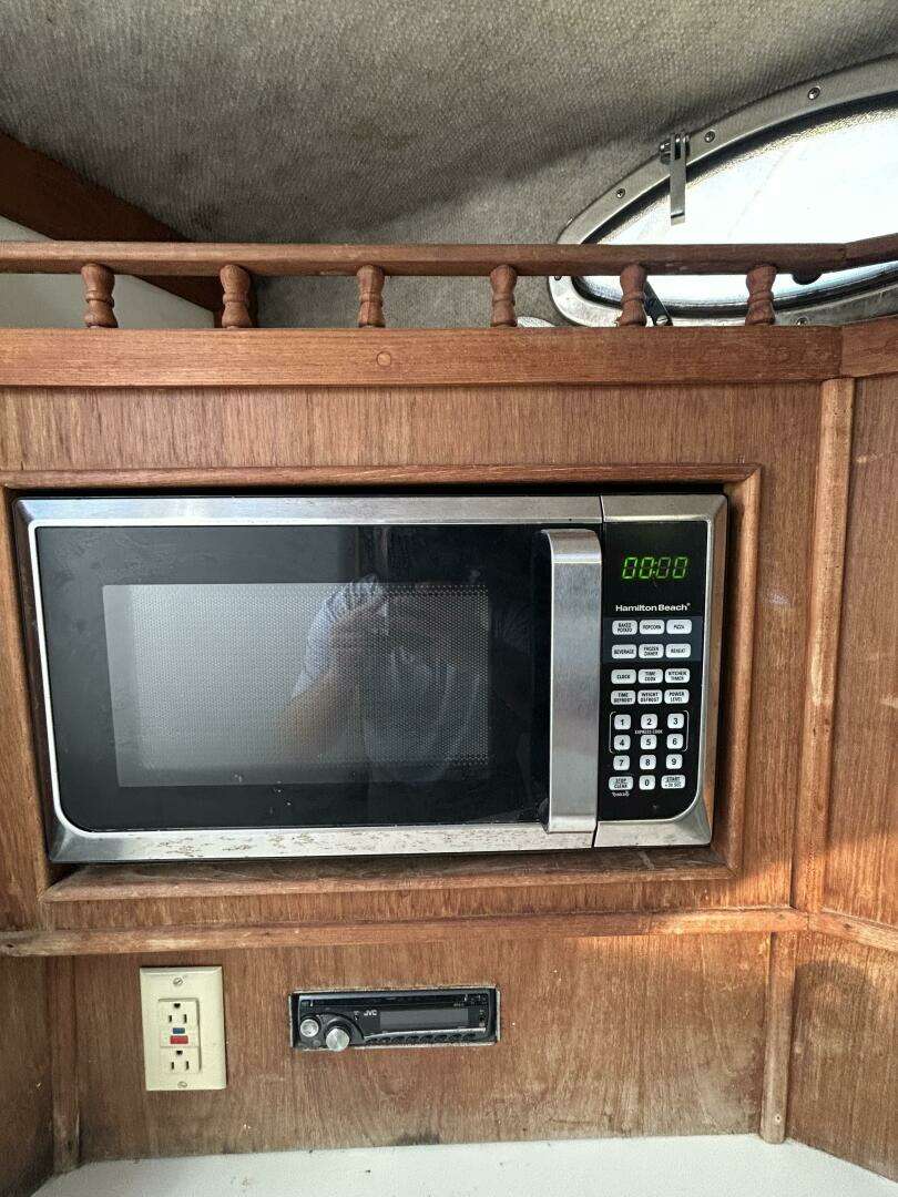 1995 Carolina Classic 28 Express - Image 17