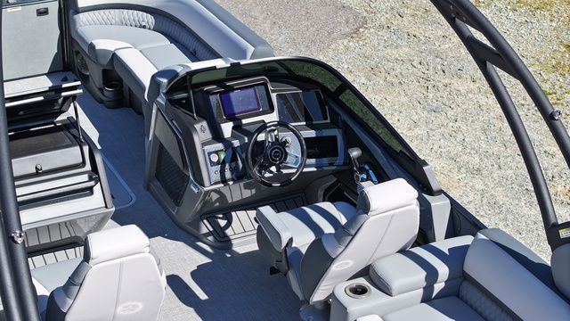 2026 Tahoe Cascade - Quad Lounger Shift Windshield - 5