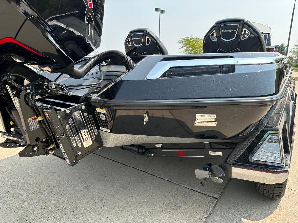 2025 Ranger Z520R Cup-Equipped boat, rear view, showcasing sleek design and advanced features.