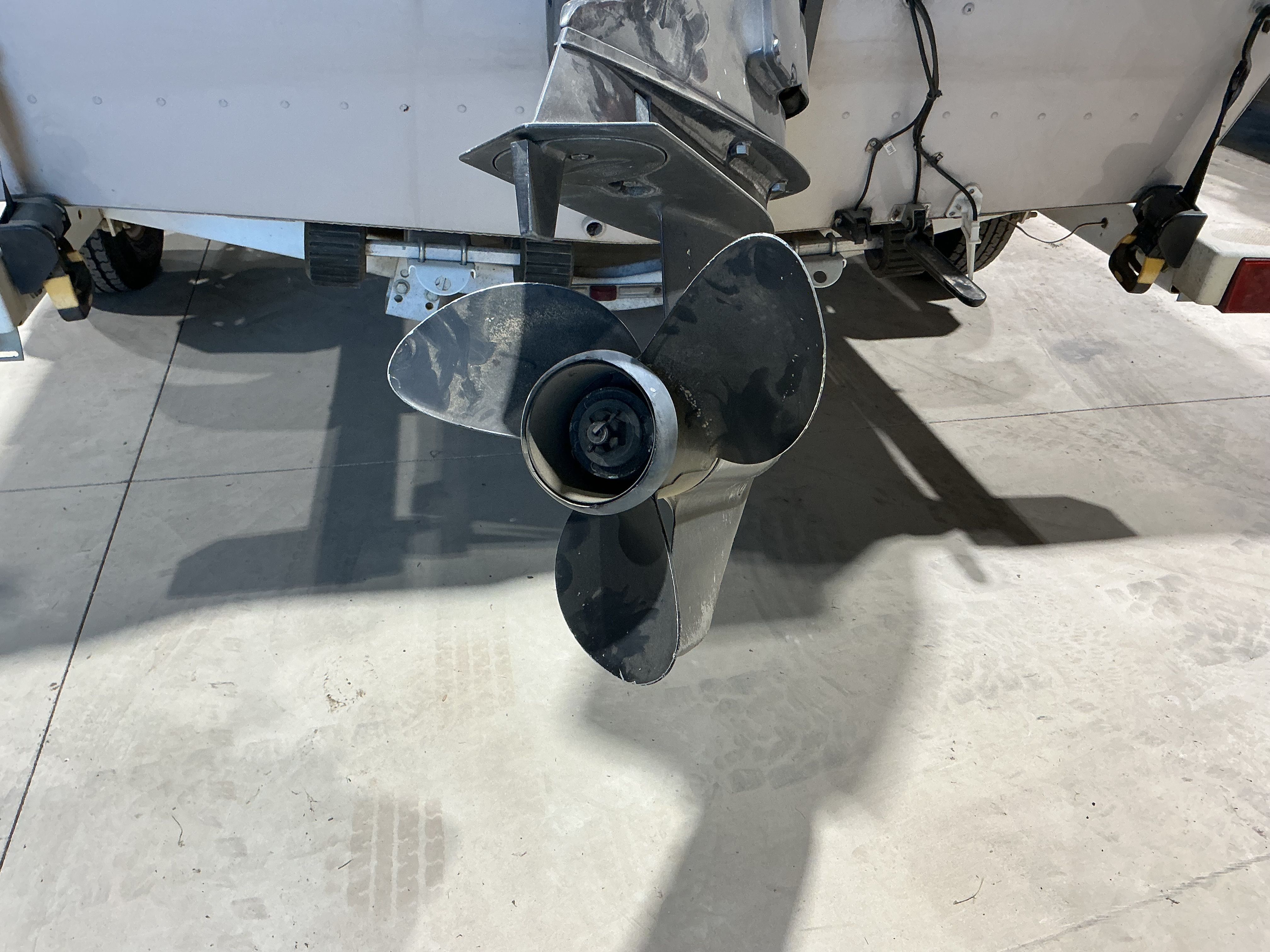 1999 Sylvan EXPEDITION boat motor with propeller.