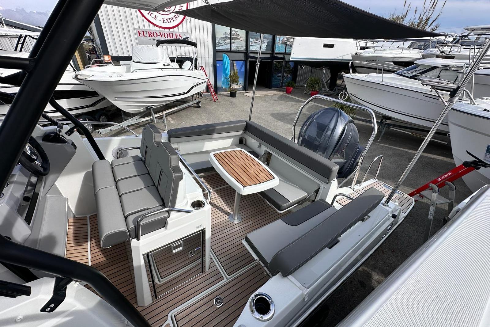 2025 Jeanneau Cap Camarat 7.5 WA Serie 3 boat interior with seating and table.