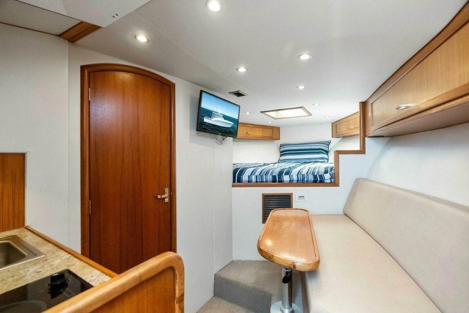 2018 Custom Carolina 35 Express - Image 33