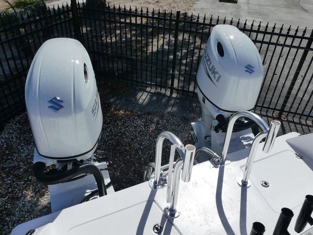 2026 Twin Vee 240 GFX DUAL CONSOLE - 5