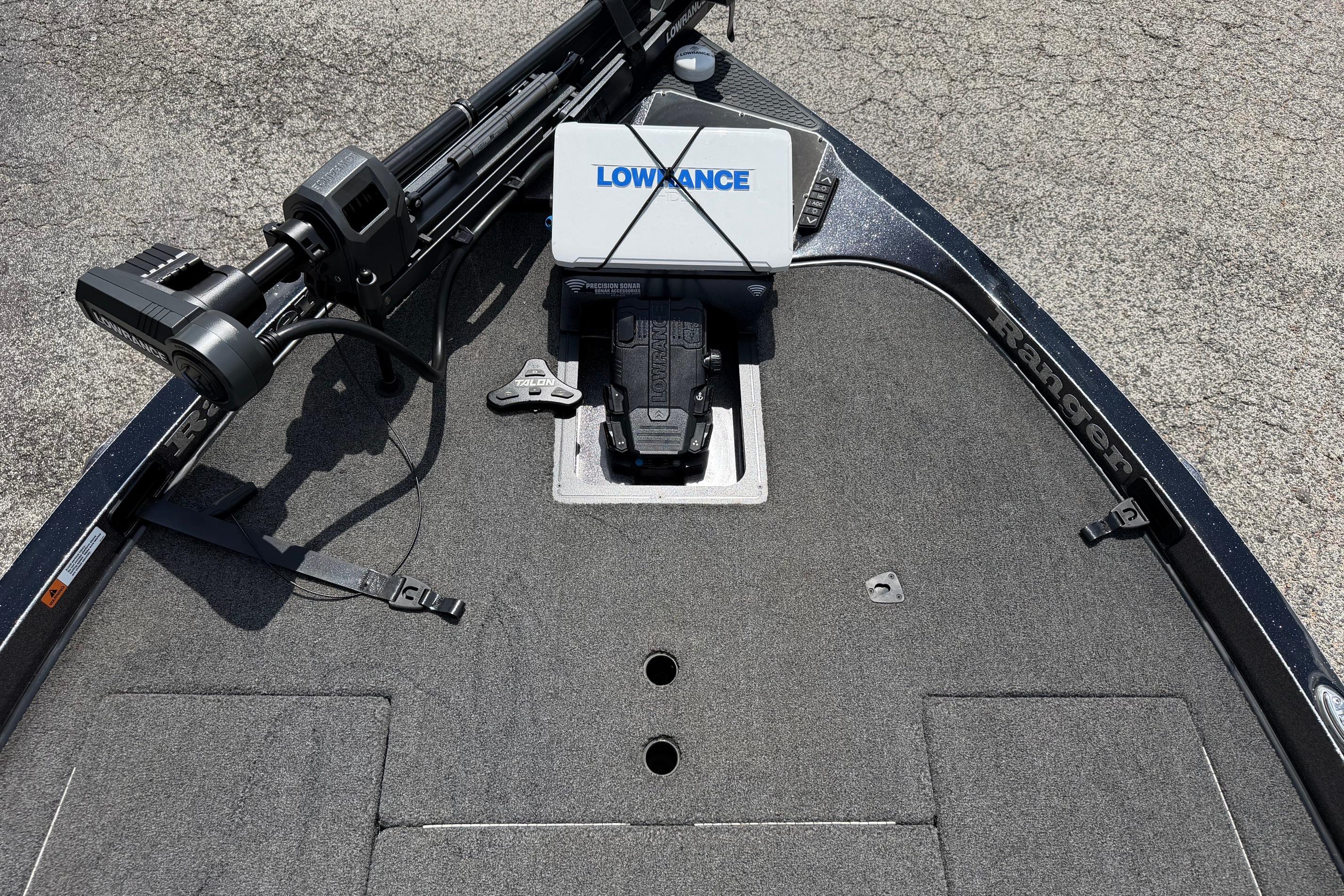 2020 Ranger Z520L boat deck with Lowrance electronics and trolling motor.