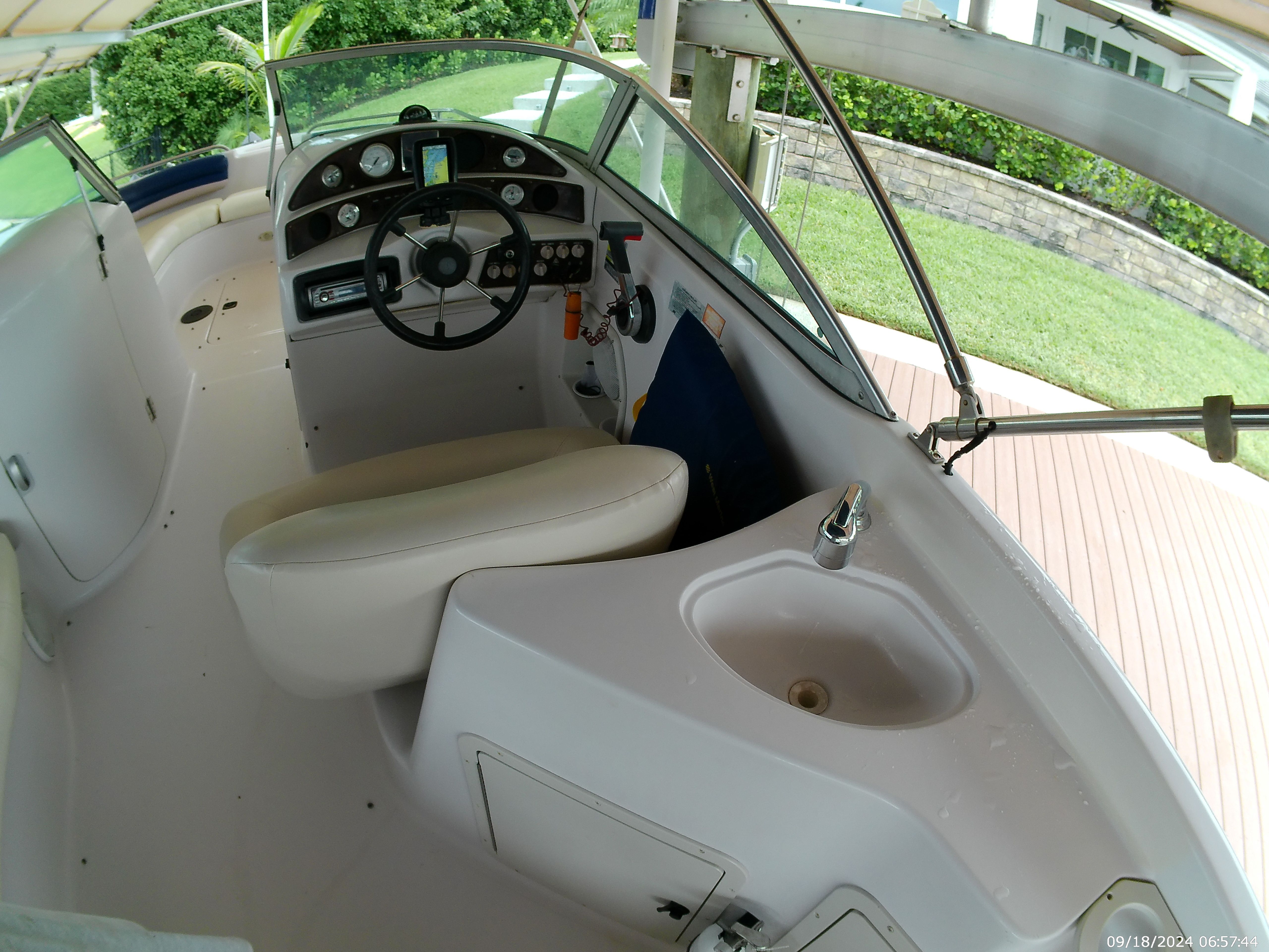 2000 Godfrey / Hurricane Sundeck 237 I/O - 59