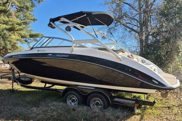 2011 Yamaha Boats 242 Limited S