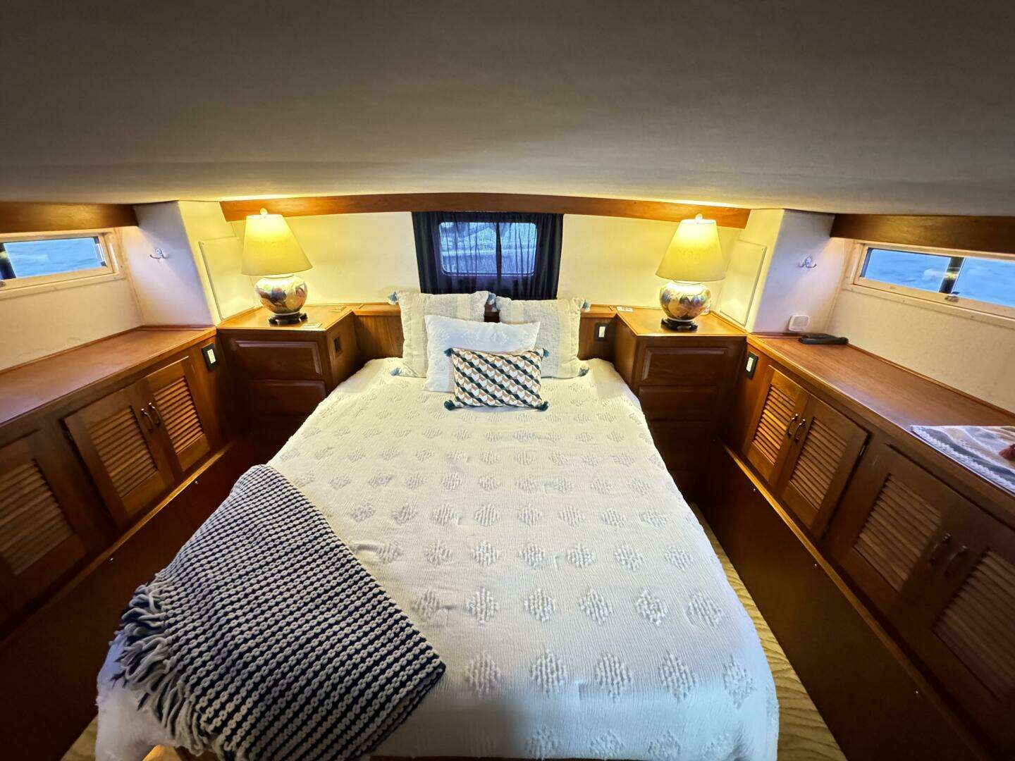 1987 Viking 48 Motor Yacht - Image 49