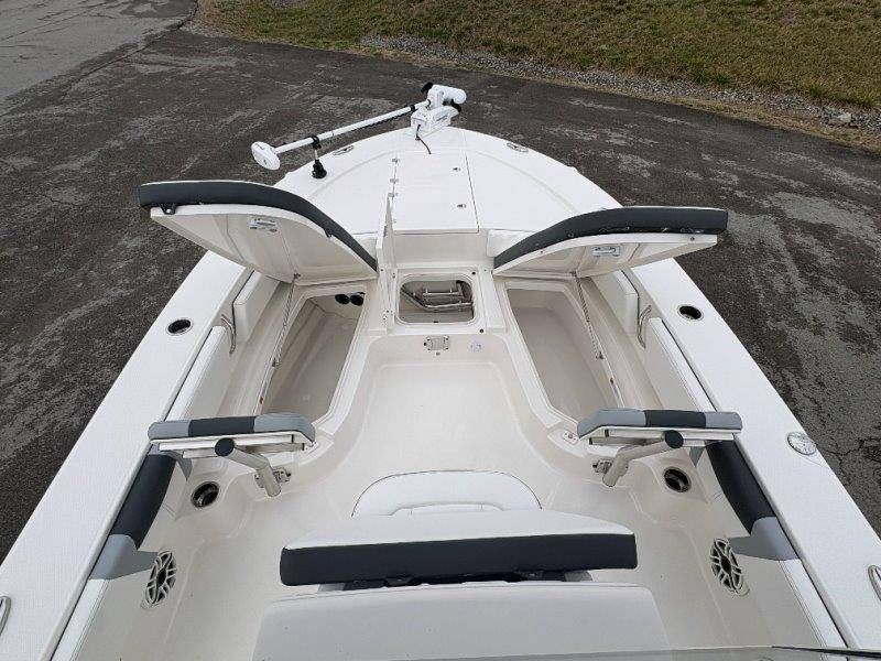 2026 Robalo 246 Cayman - 45