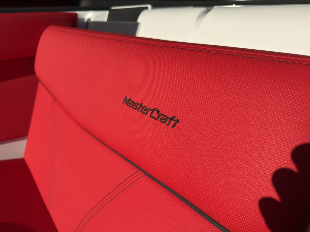 2019 MasterCraft XT22 - 43