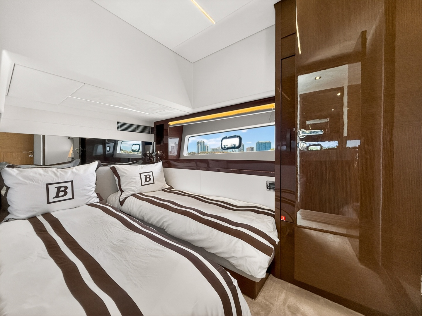 2023 Prestige 590 - Image 55
