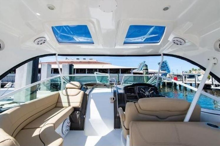 2012 Cruisers Yachts 350 Express - 9
