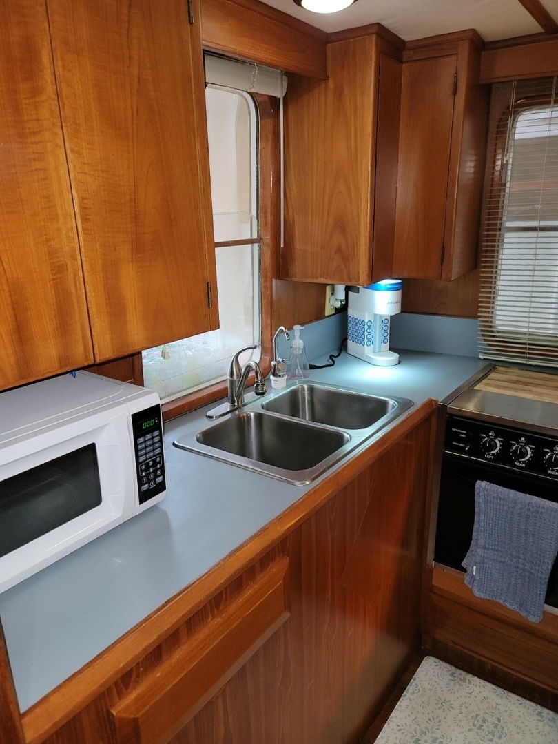 1990 DeFever Offshore Cruiser - Image 21