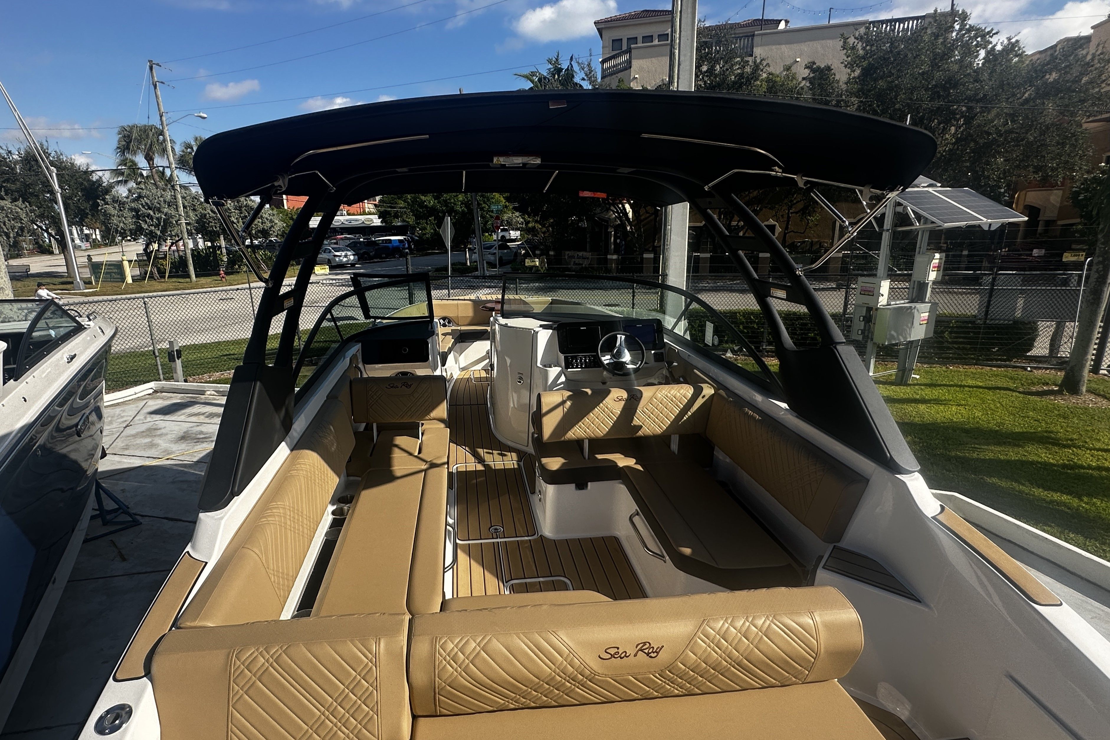 2026 Sea Ray SDX 270 Outboard - 14