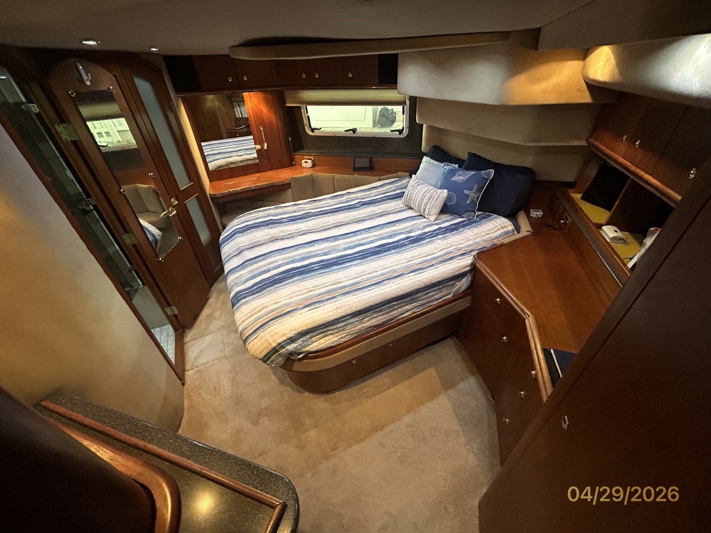 2000 Cruisers Yachts 4450 - Image 41
