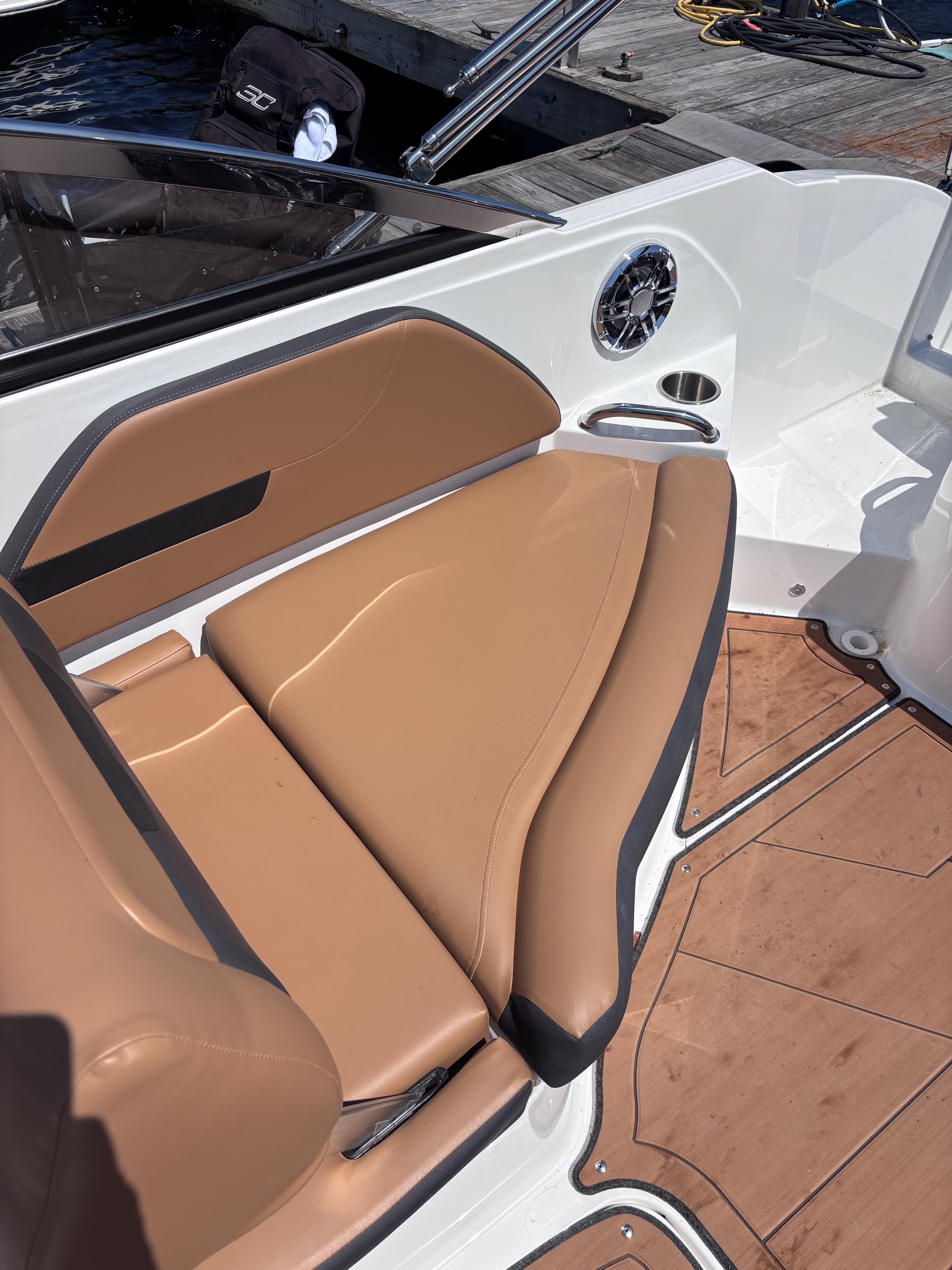 2024 Hurricane SunDeck 235 OB - 10
