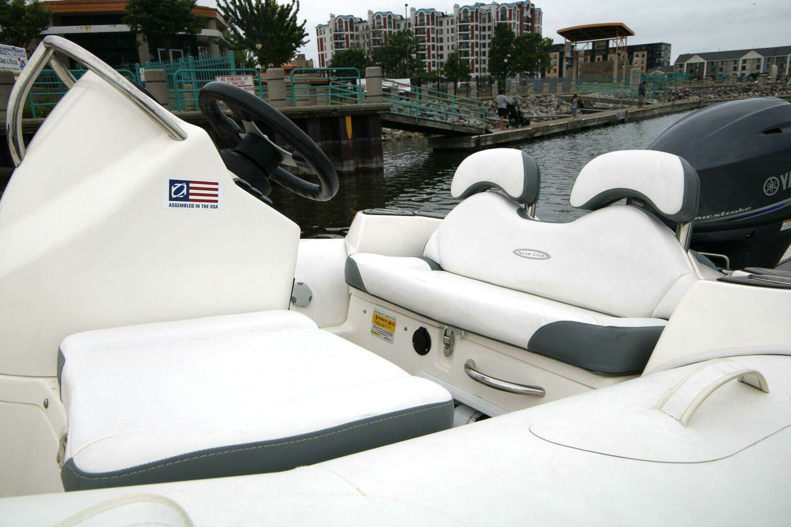2022 Zodiac Yachtline 360 DL NEO - Image 4