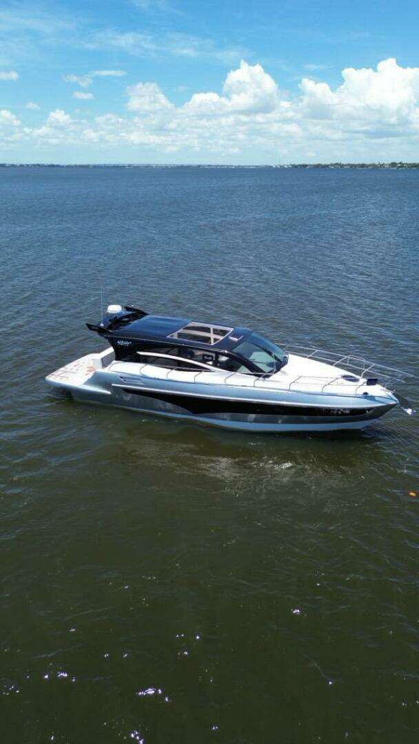 2025 Real 40 HT Luxury - Image 8