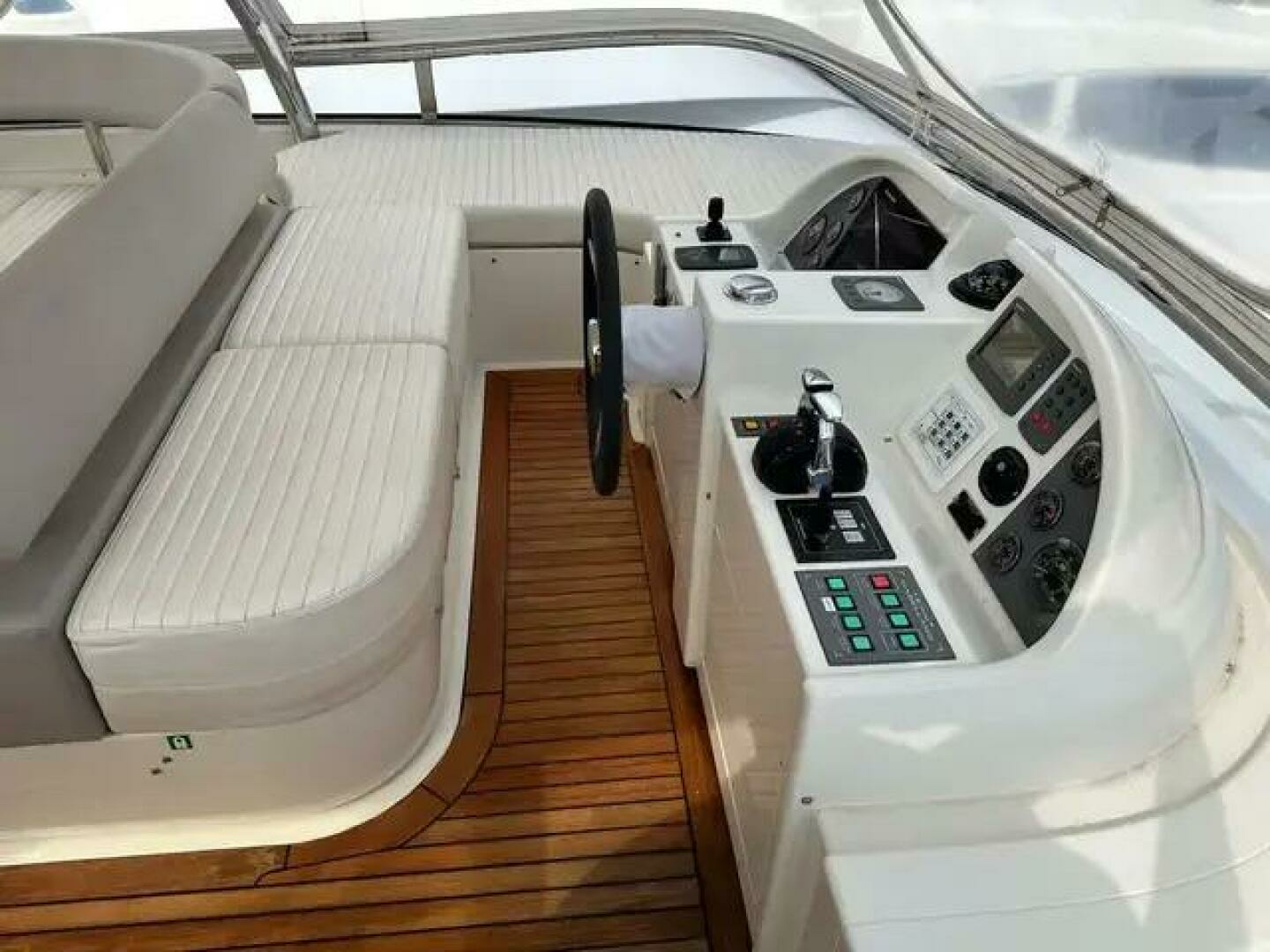 2011 Azimut Magellano 74' - Image 17