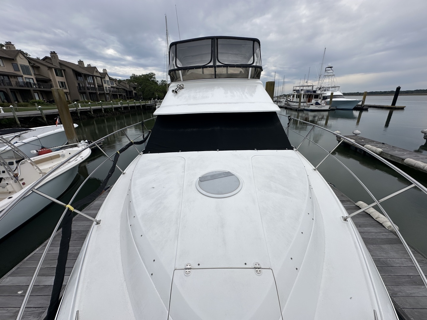 1998 Cruisers Yachts 3650 Aft Cabin - Image 10