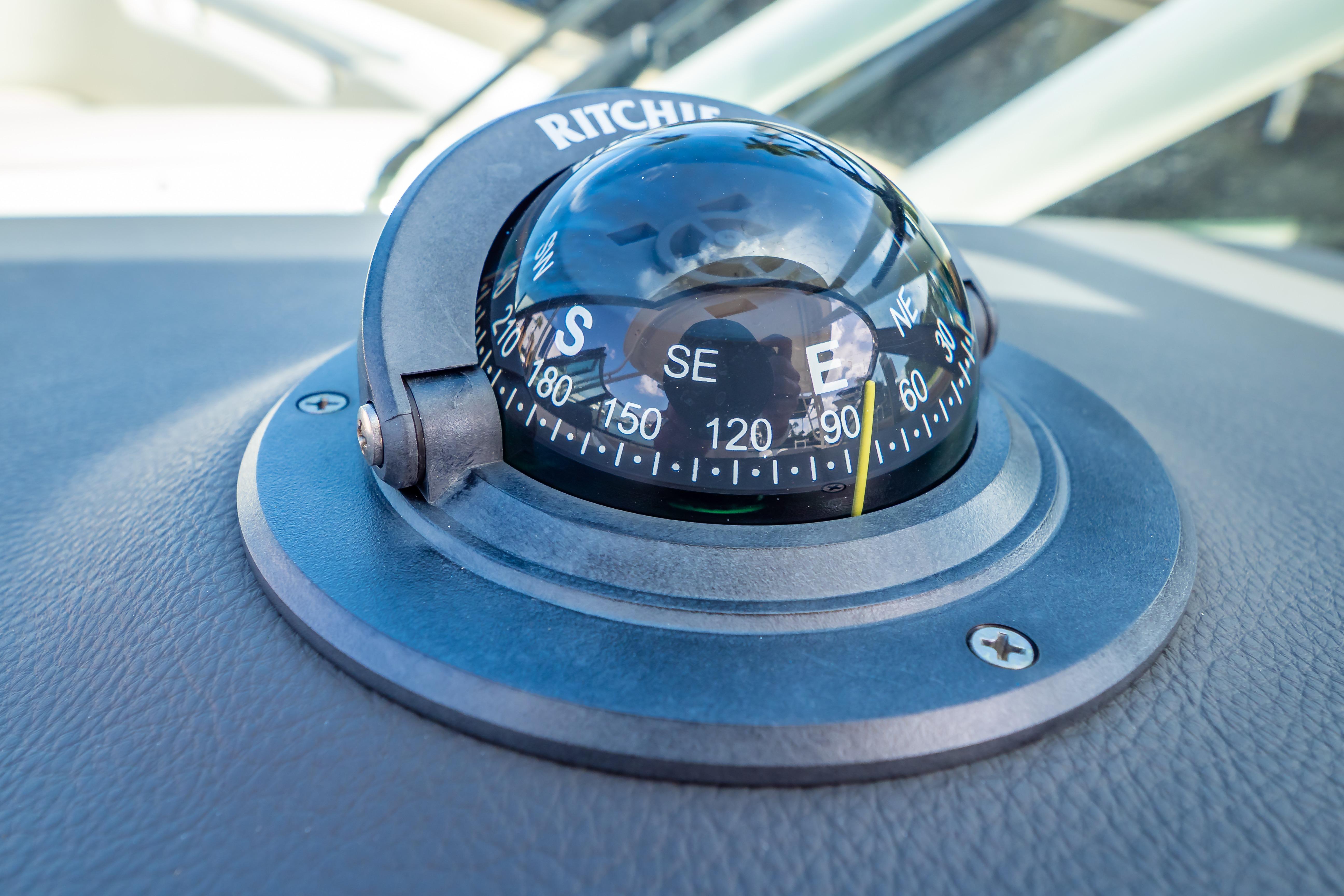 Compass on 2019 Boston Whaler 270 Vantage boat dashboard.