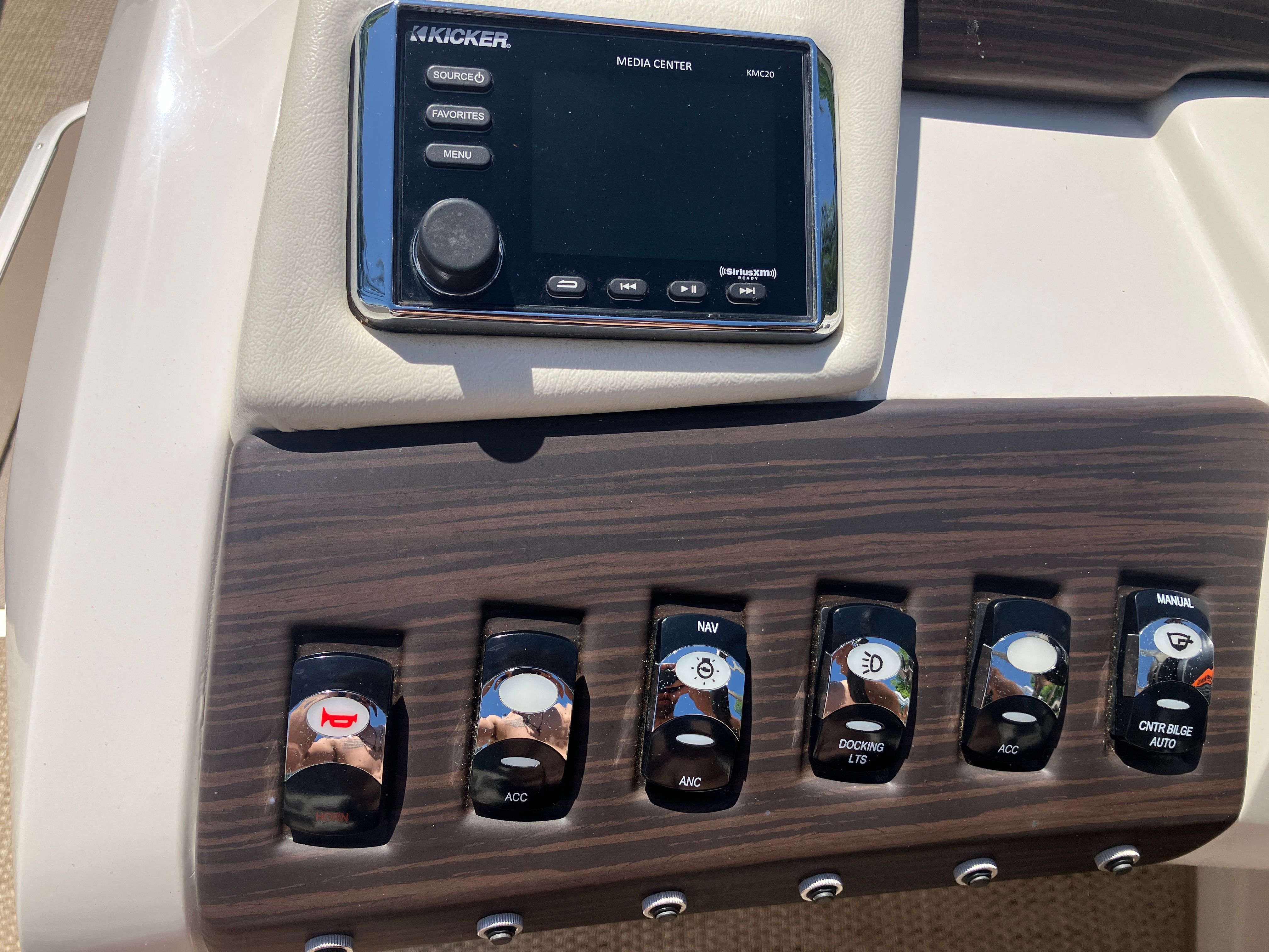 2019 Bennington 23 QLC - 15