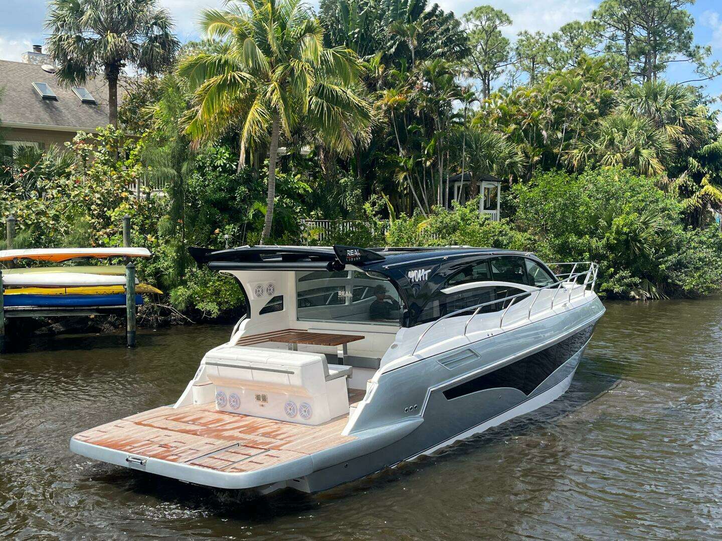 2025 Real 40 HT Luxury - Image 23