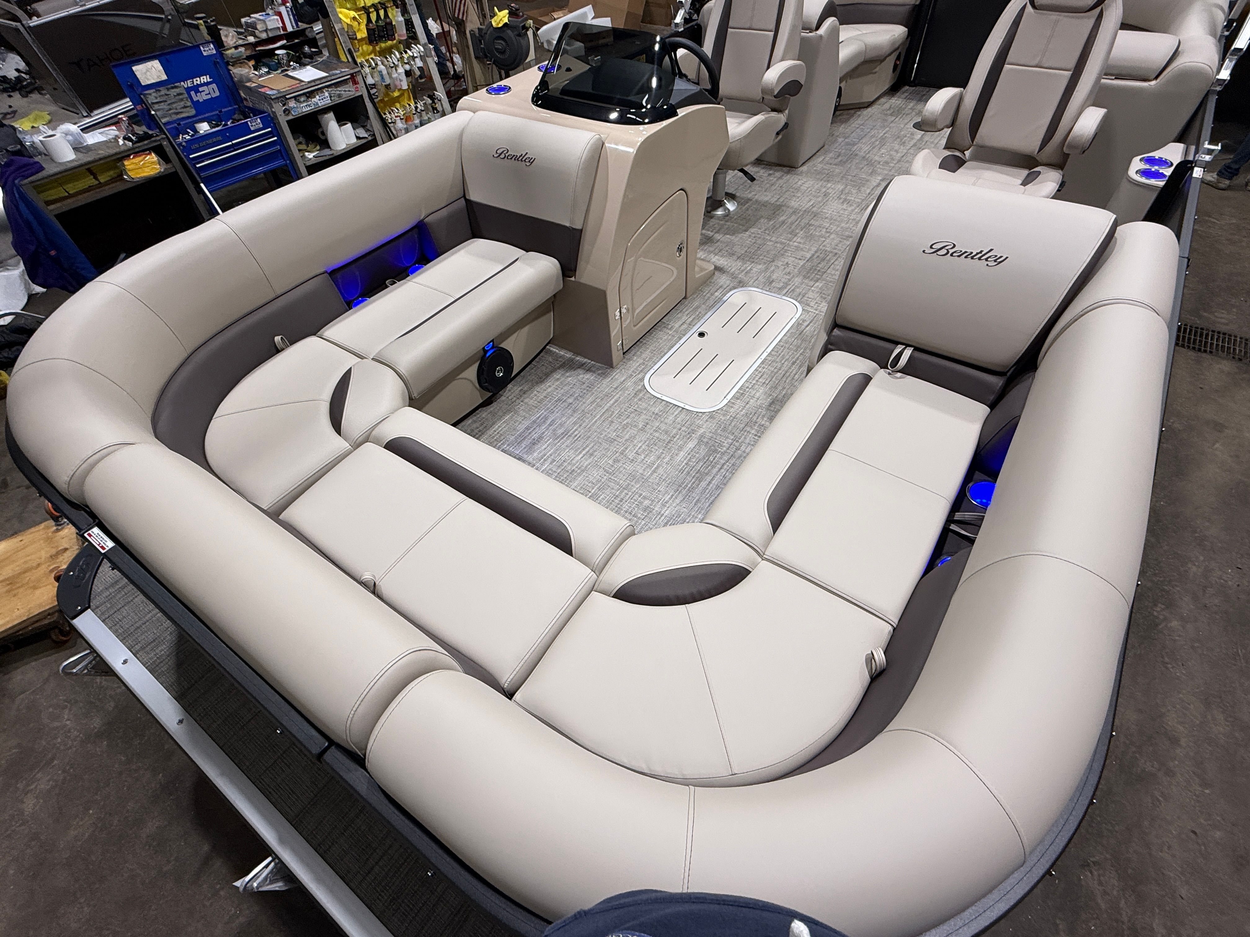 2026 Bentley Pontoons Legacy 223 Navigator Quad Lounge Tritoon & Honda 4-Stroke EFI - 7