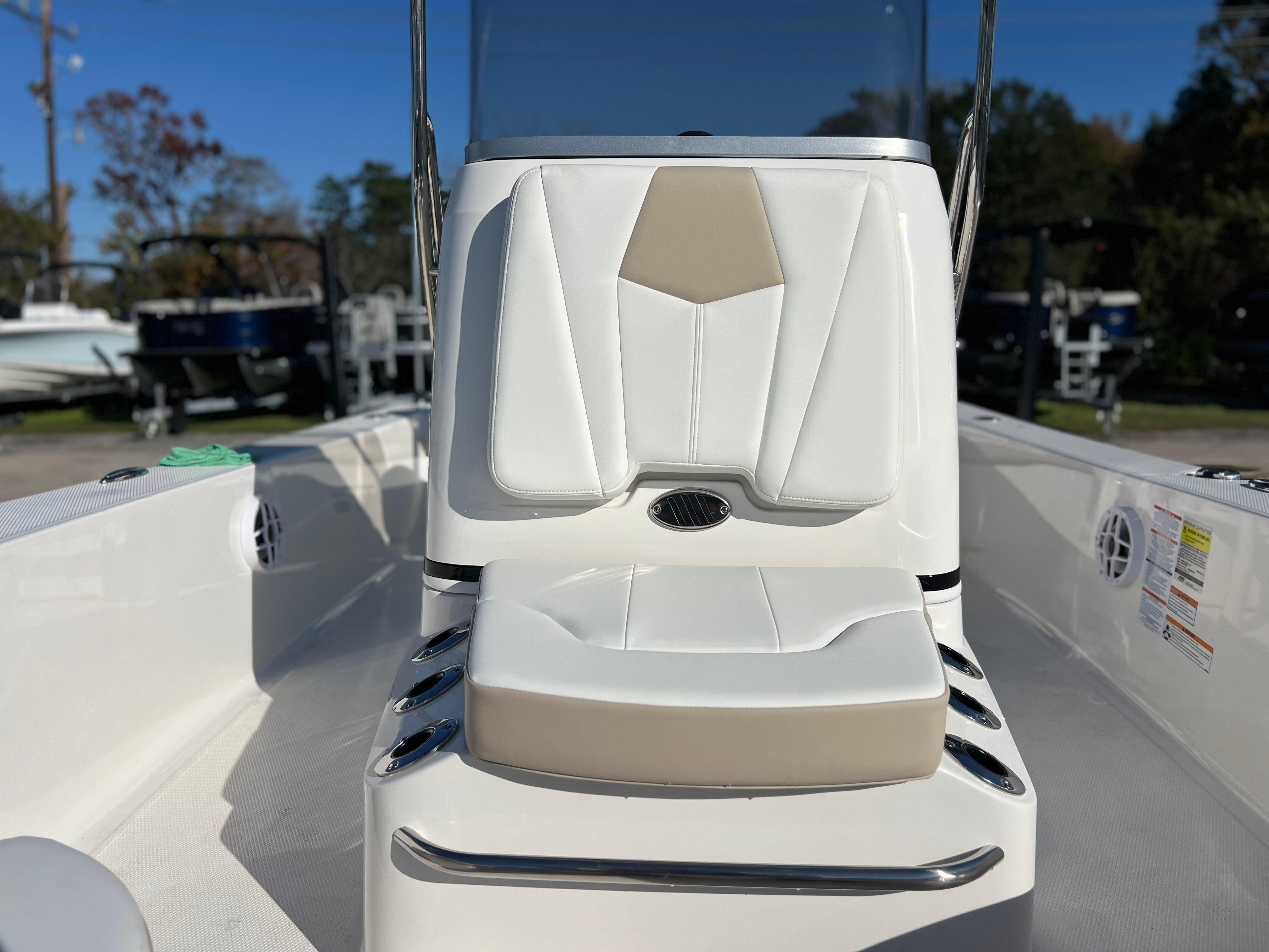 2025 ROBALO 206 CAYMAN STD - Image 18