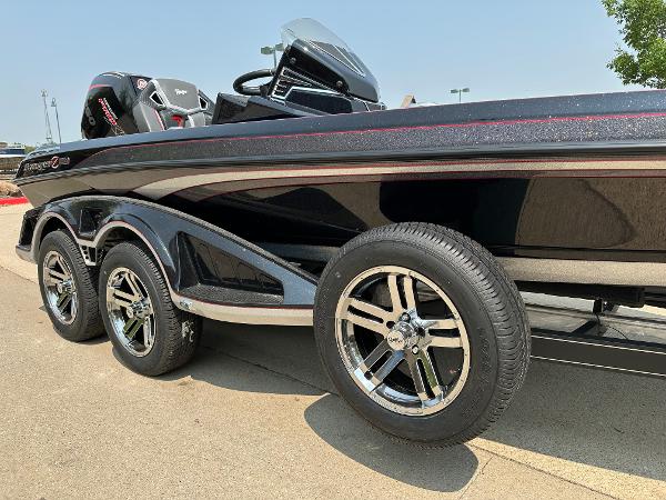 2025 Ranger Z520R Cup-Equipped boat with triple-axle trailer, sleek black design.
