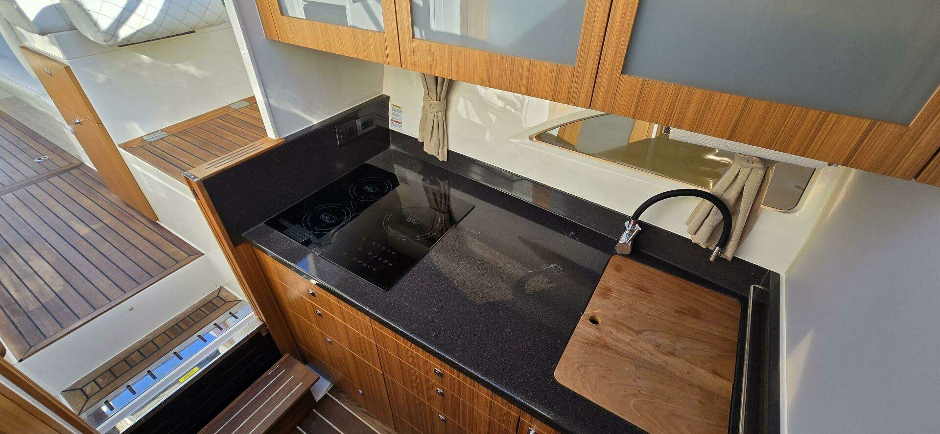 2025 Marex 310 Suncruiser - Image 16