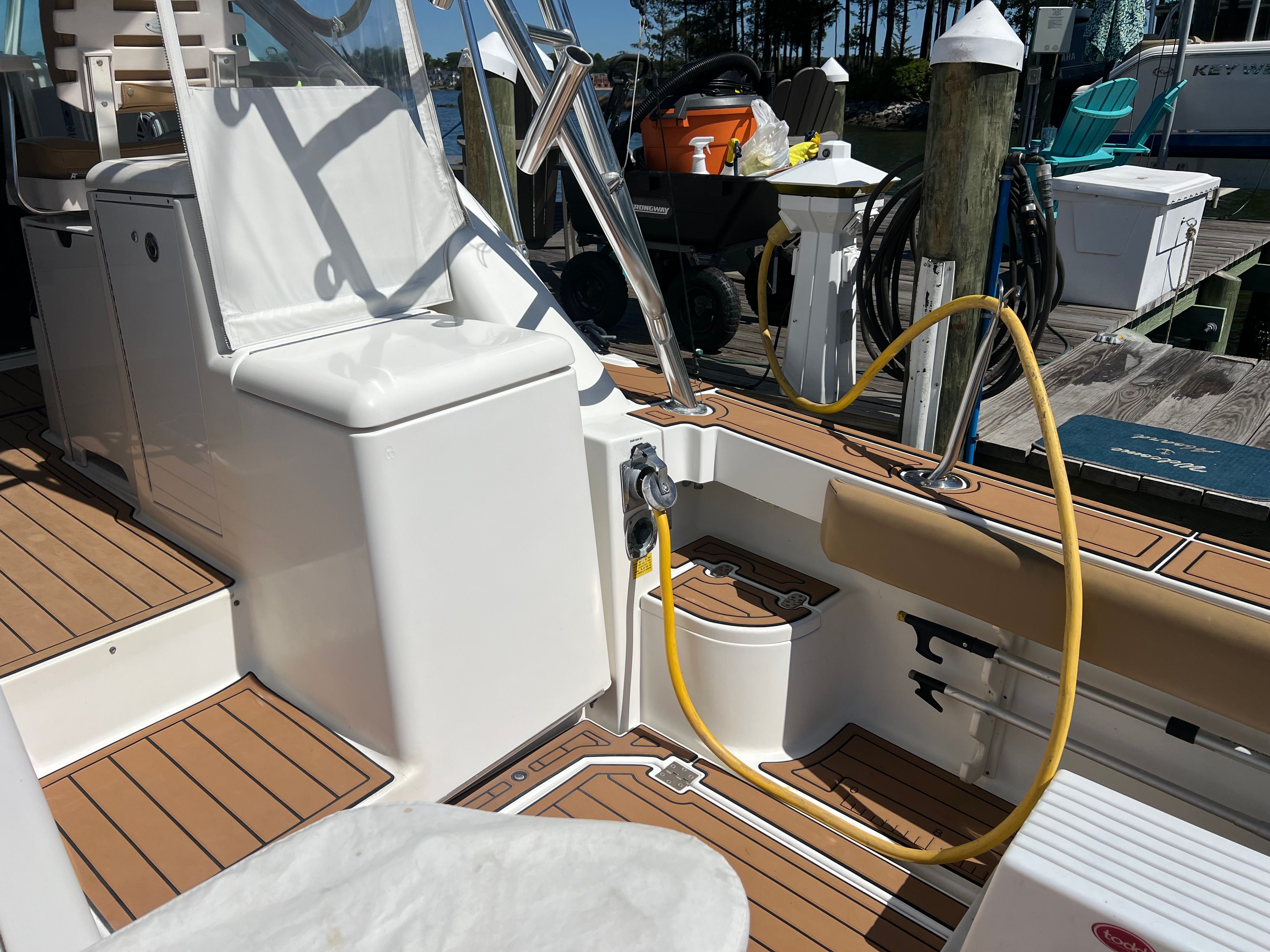2004 Rampage 38 Express - 12