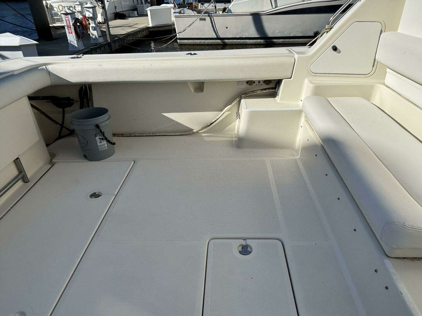 1993 Tiara Yachts 4300 Convertible - Image 14