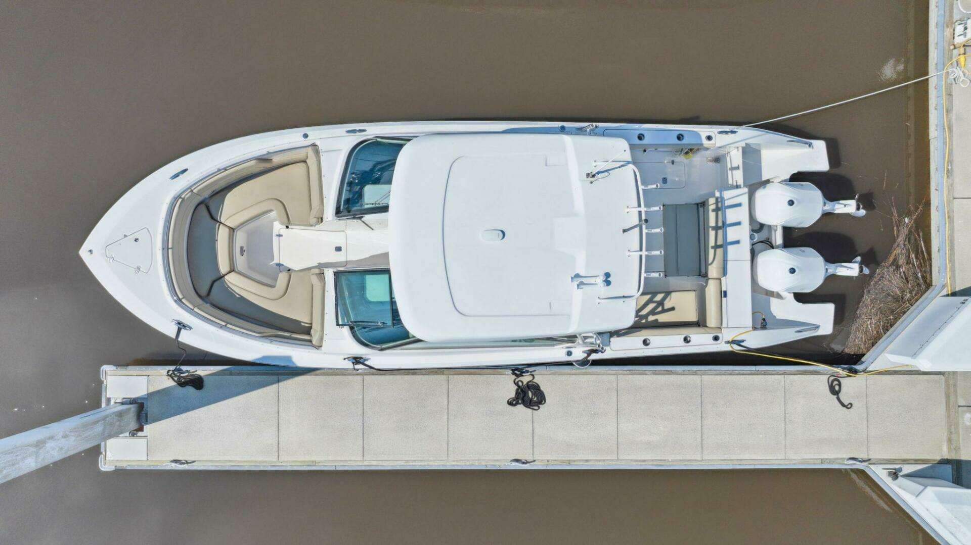 2018 Pursuit 325 DC - Image 2