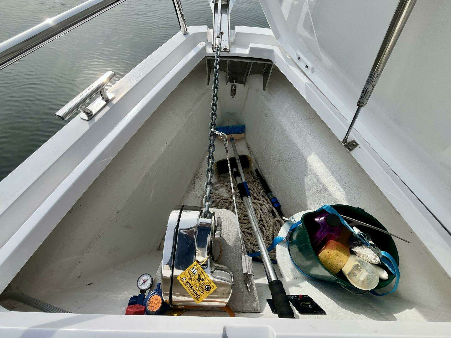 2018 Axopar 37 Sport Cabin R - Image 37