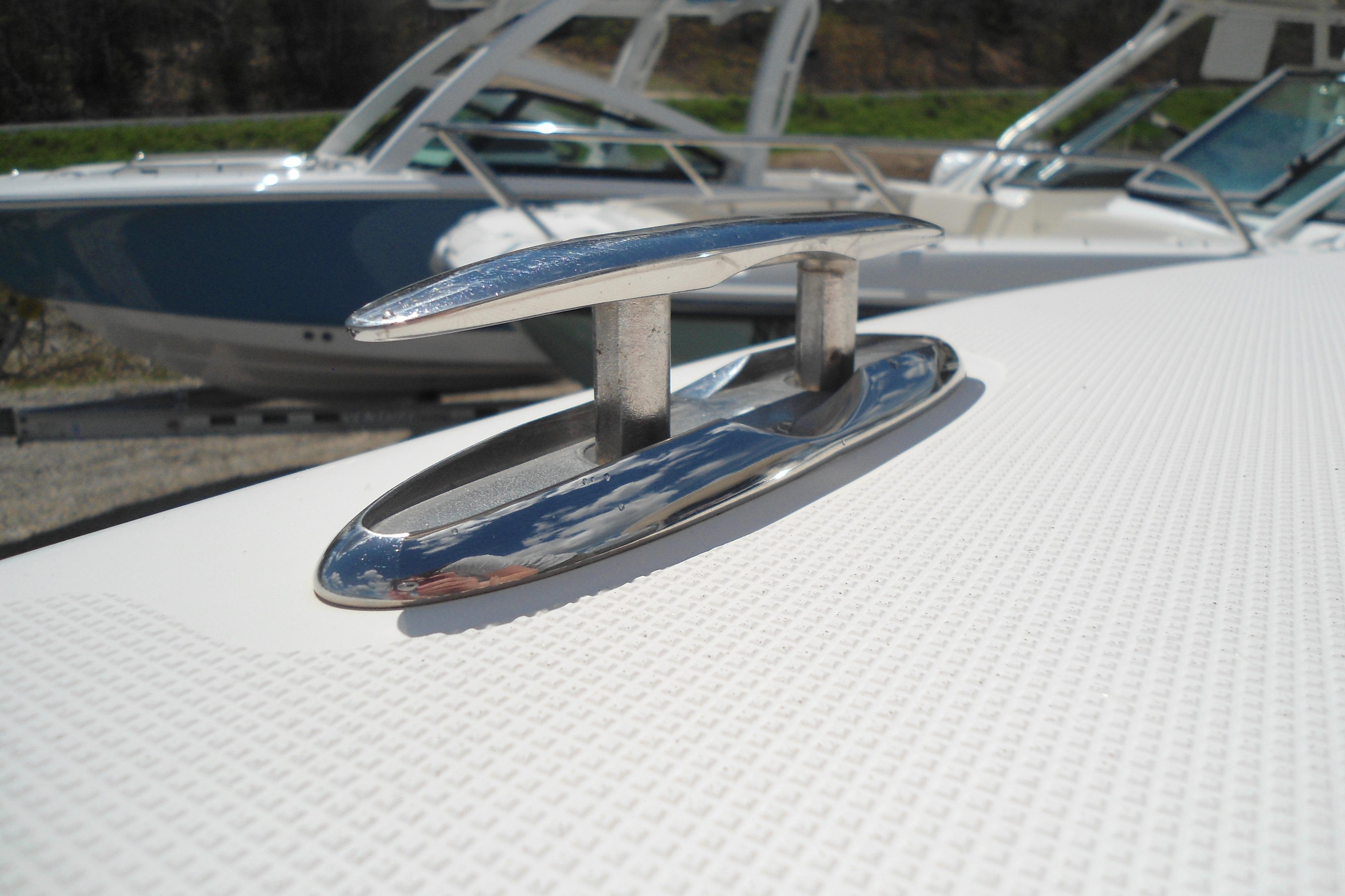 2013 Pursuit C 260 Center Console boat cleat on textured deck surface.