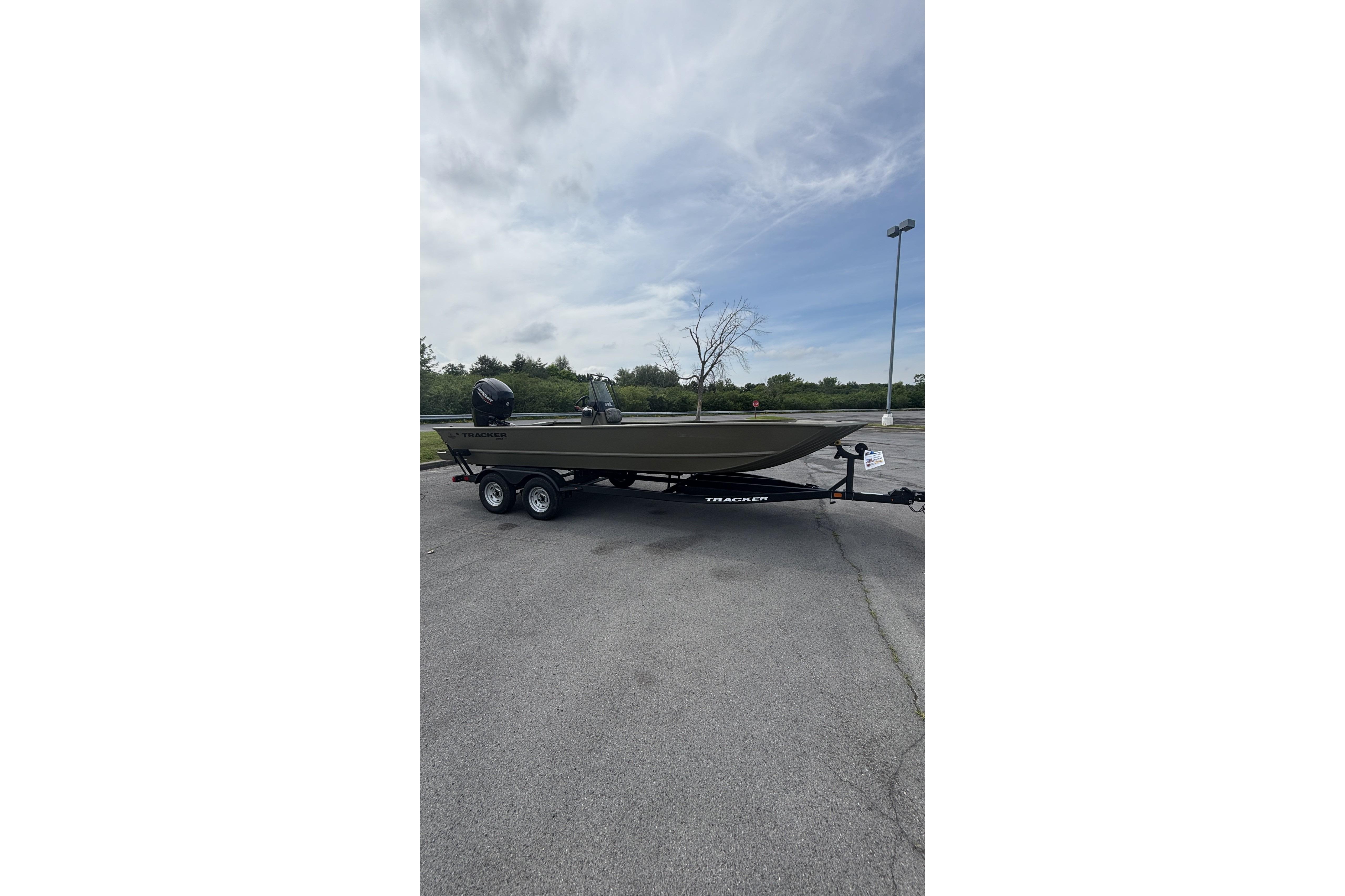 2026 Tracker Grizzly 2072 CC