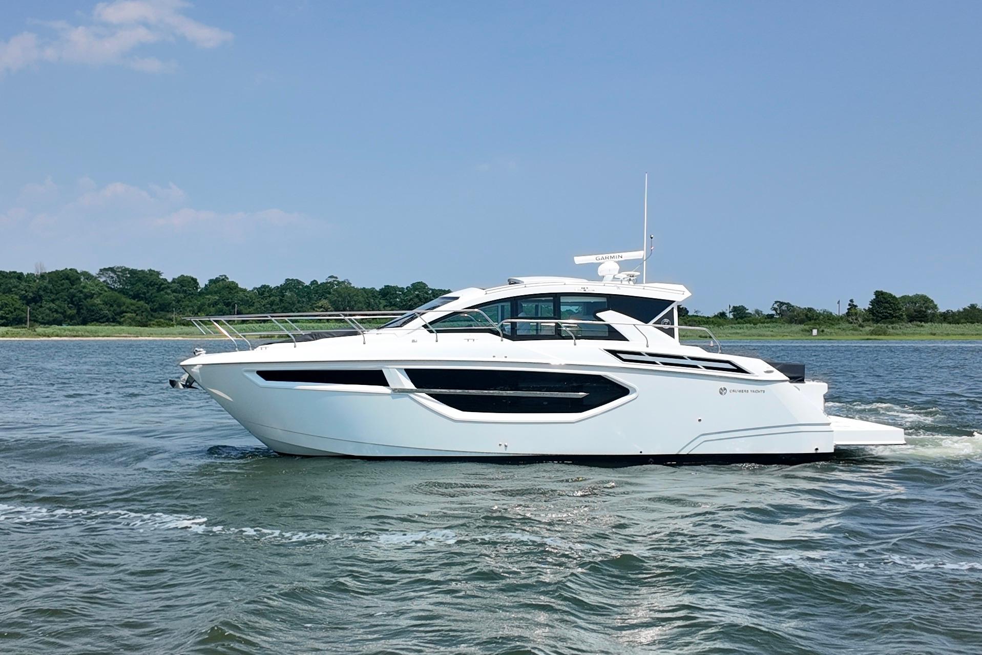 2026 Cruisers Yachts 42 Cantius